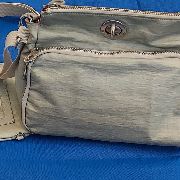 Baggallini Women’s Day-to-Day Crossbody Bag (Silver/light Grey Tone Color) - Picture 3 of 16